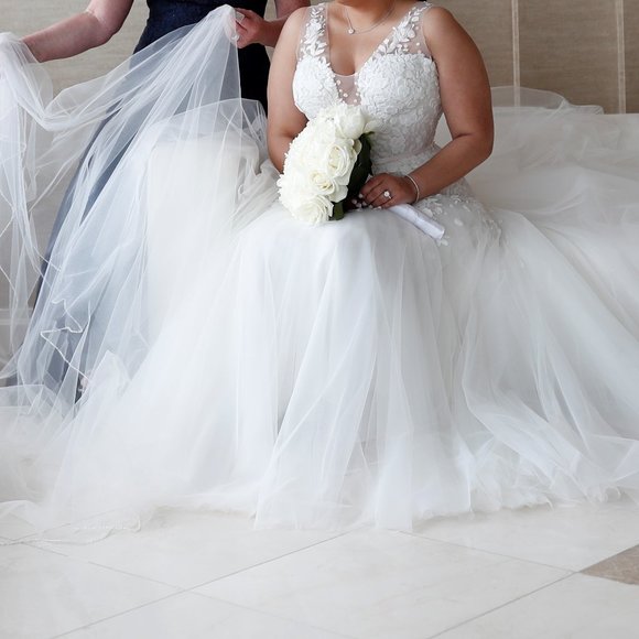 Mira Zwillinger Wedding Gown - Picture 2 of 11